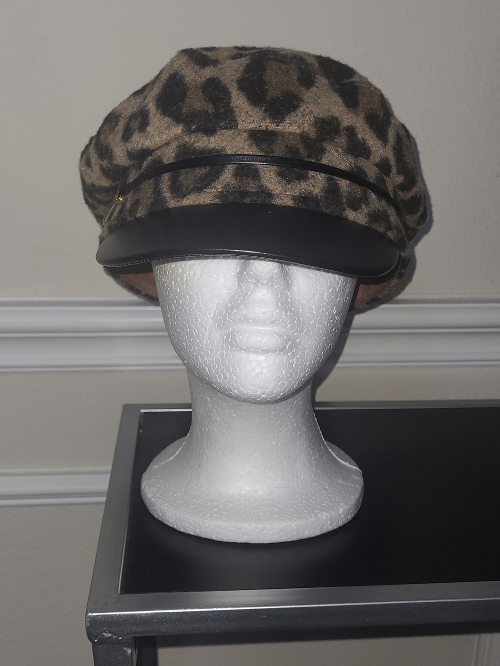VINCE CAMUTO Leopard Print Baker Boy Cap - Brown/Black